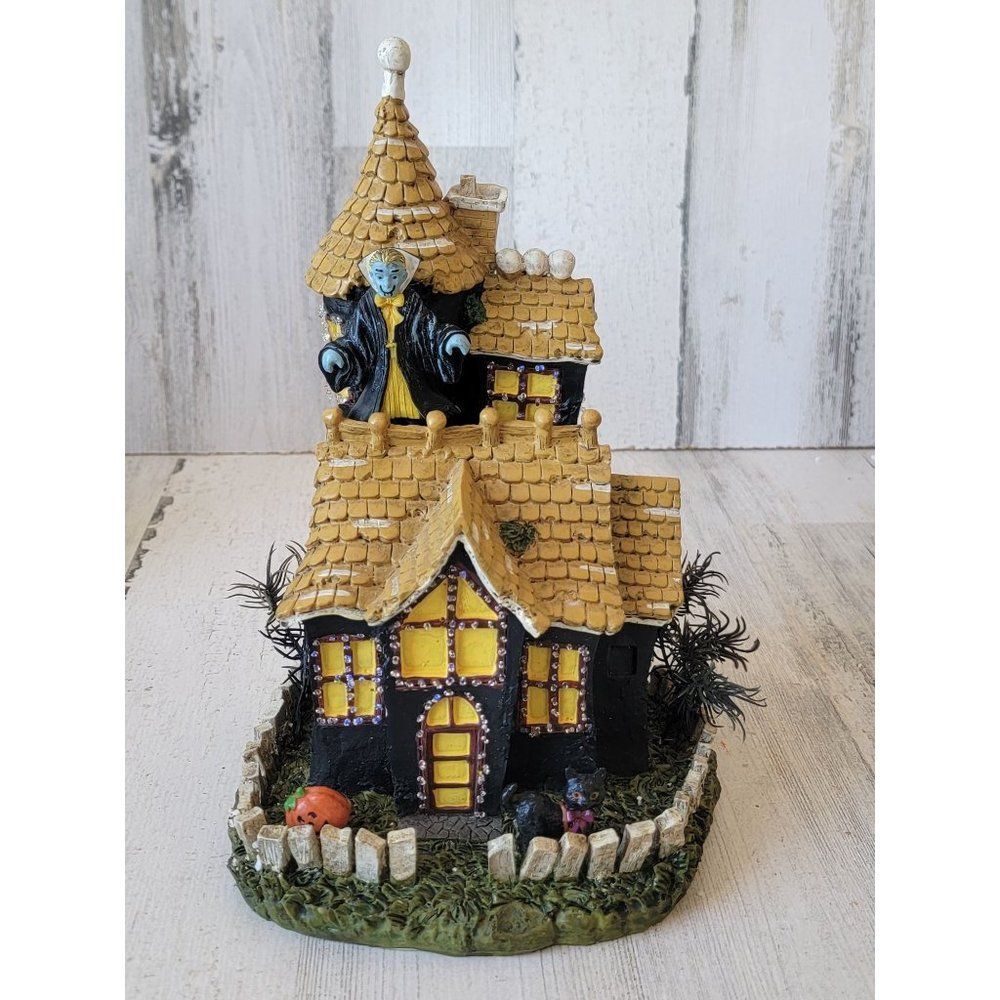 Spookyside Estates‎ fiber optic Dracula Halloween light up house